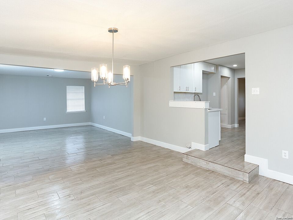 1st image of 863 PLAINVIEW DR