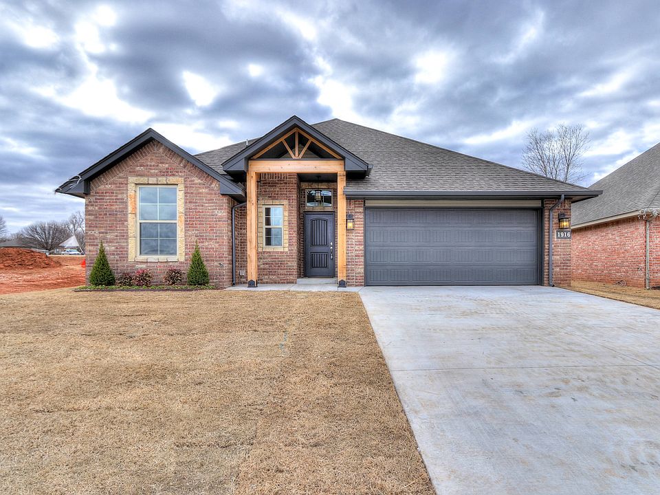 2nd image of 1916 Tyler Dr