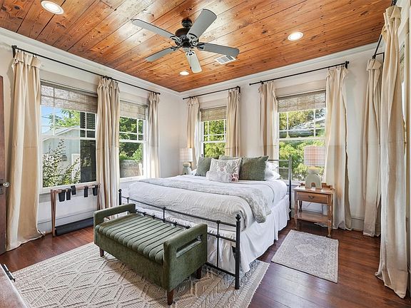 4th image of 4524 Avenue O 1/2