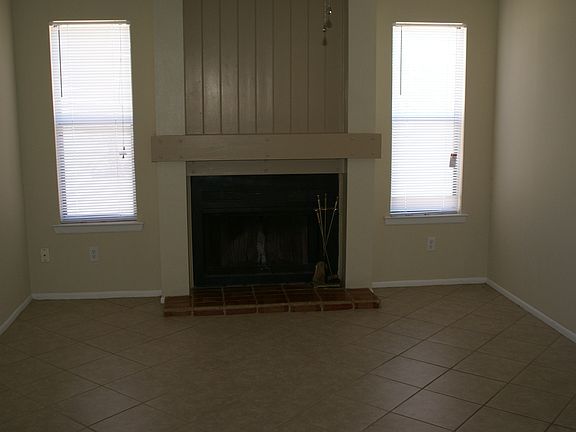 4th image of 8801 Desert Willow Ct NE