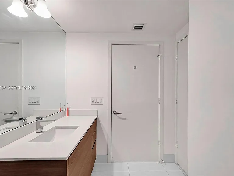 460 NE 28th St #3403 — Photo 26