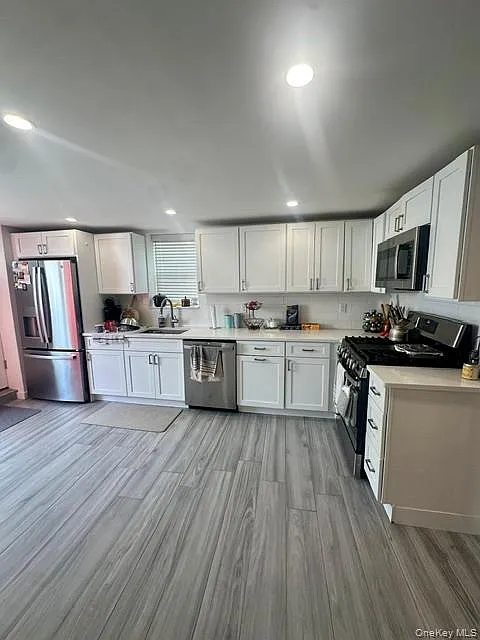 2 bed, 1.0 bath, 650 sqft, $3,300 — Photo 2