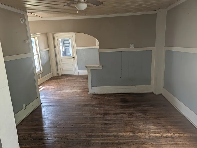 1033 Myers Ave — Photo 3