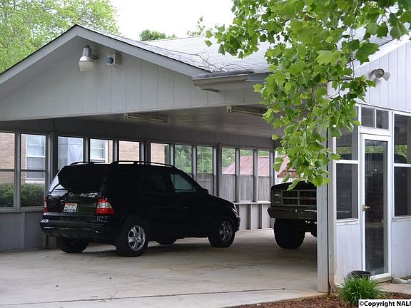 3rd image of 6413 Robinhood Ln NW