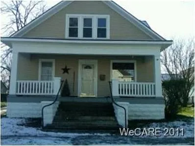 411 E 3rd St photo 1