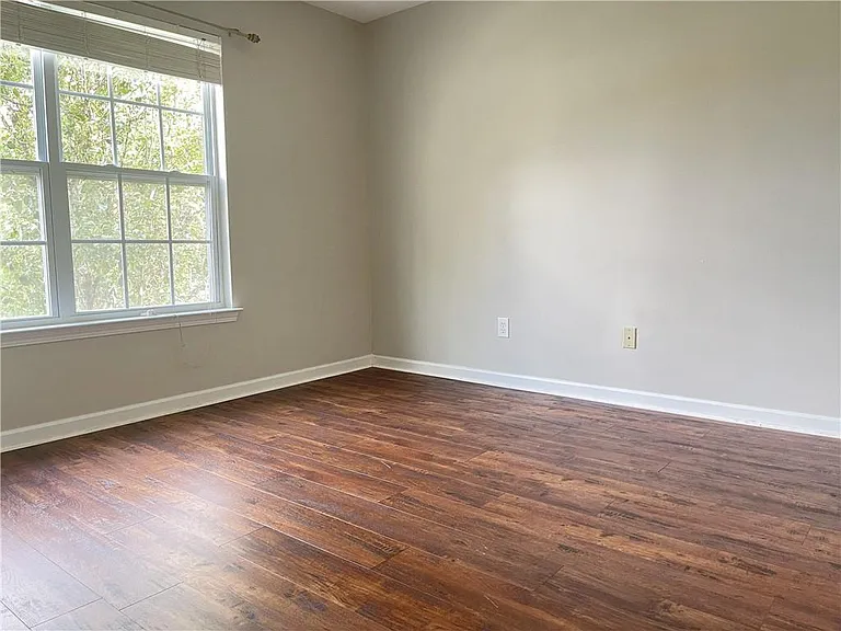 385 Blackwood Ln — Photo 12