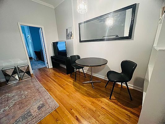3rd image of 223 W 70th St #3B