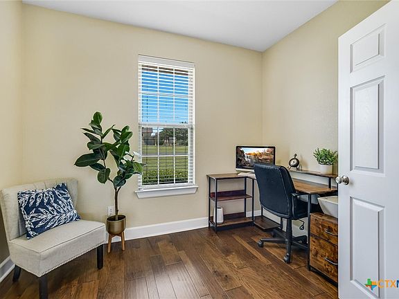 4th image of 212 Christine Ln