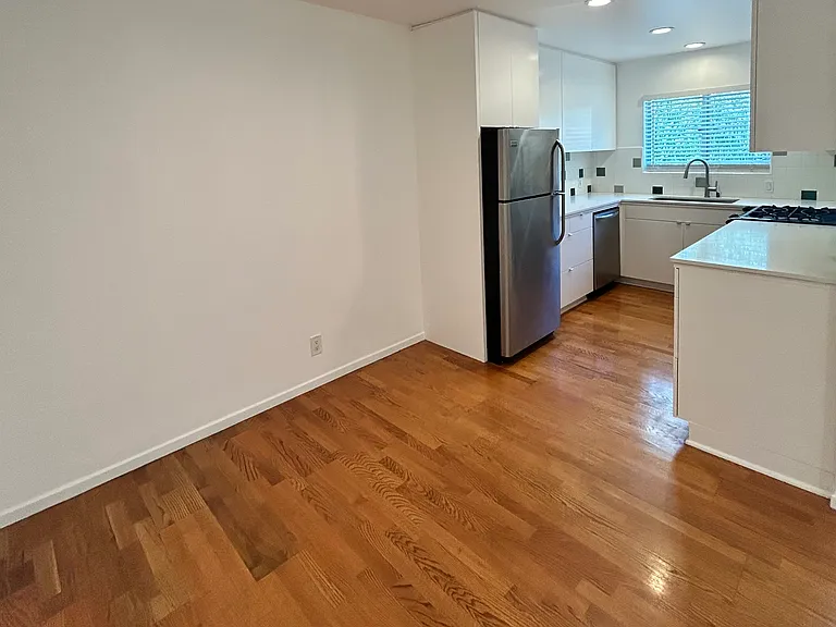 1346 N Laurel Ave #102 — Photo 4
