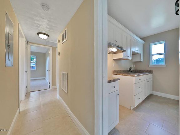 5th image of 5923 Holly Bay Dr