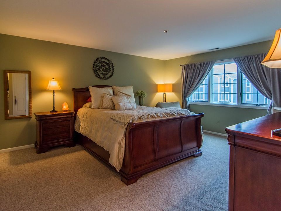 1st image of 333 Cambridge Dr