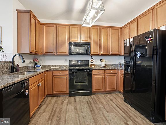5th image of 75 Windover Dr