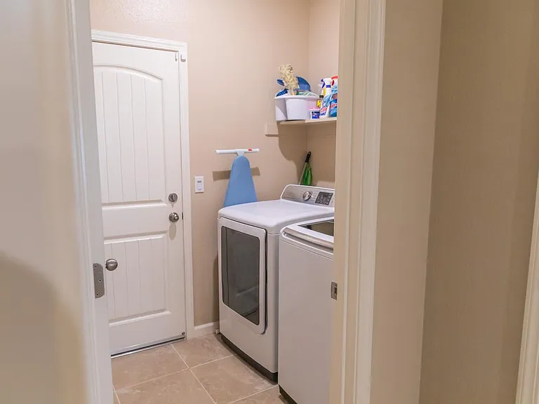 2327 W Queens Way — Photo 23