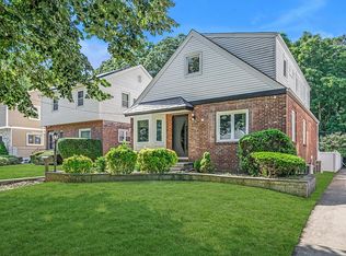 20615 Richland Ave, Oakland Gardens, NY 11364
