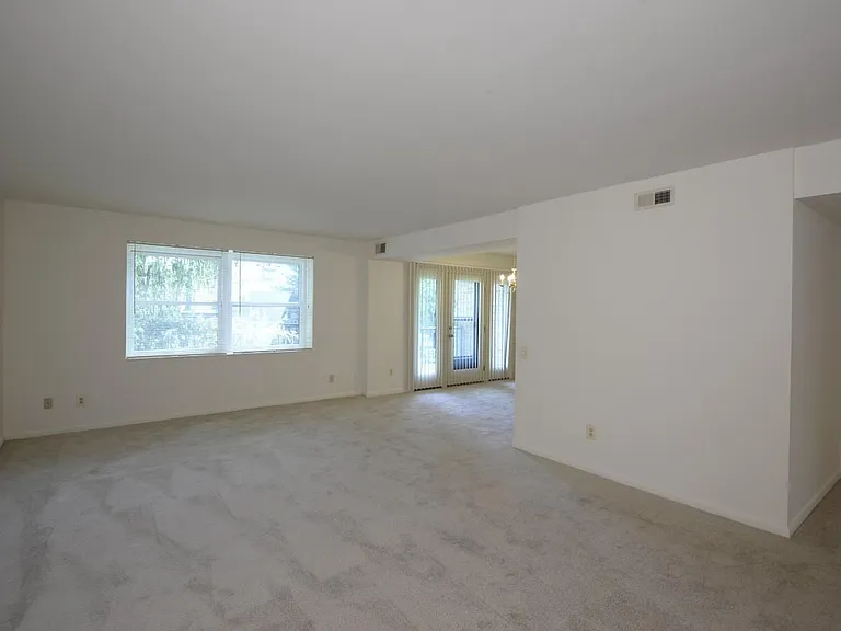 Charlesgate Apartments — Photo 8