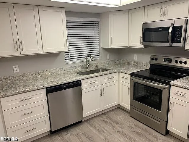 2 bed, 2.0 bath, 960 sqft, $1,950 — Photo 2