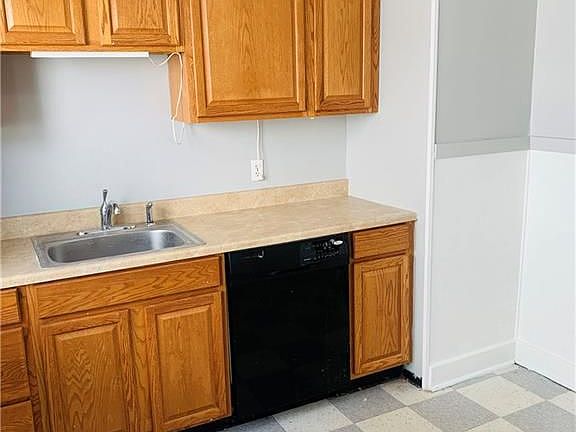 3rd image of 34 Pullman Ave