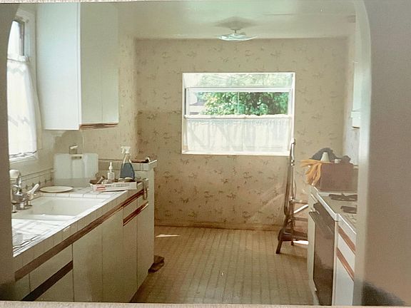 5th image of 4135 W 172nd St