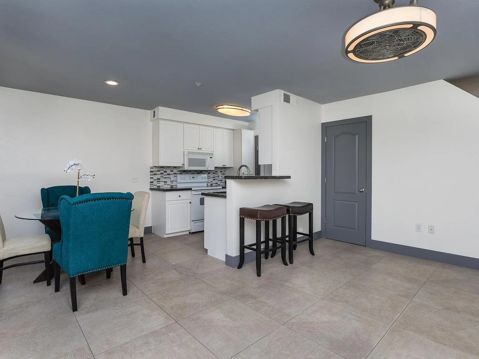 1701 E Colter St — Photo 2