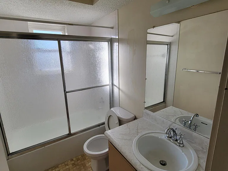 712 Gentry St — Photo 5