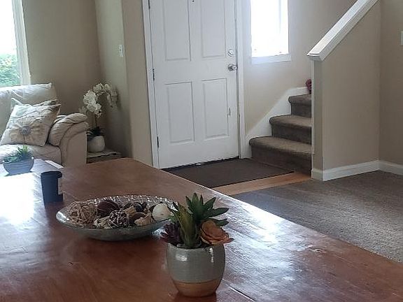 3rd image of 3809 Rossberg St SE