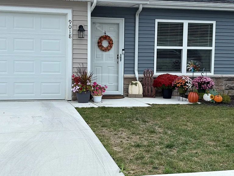 9213 Earlmont Dr — Photo 2