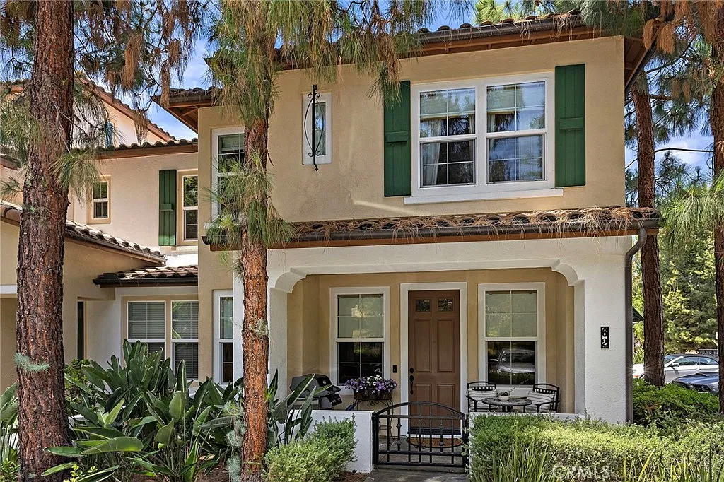 3 bed, 2.5 bath, 1450 sqft, $4,800 — Photo 1