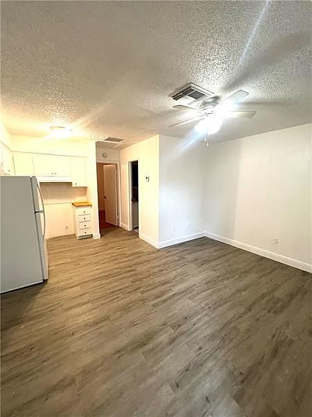1st image of 810 SE 18th St #6