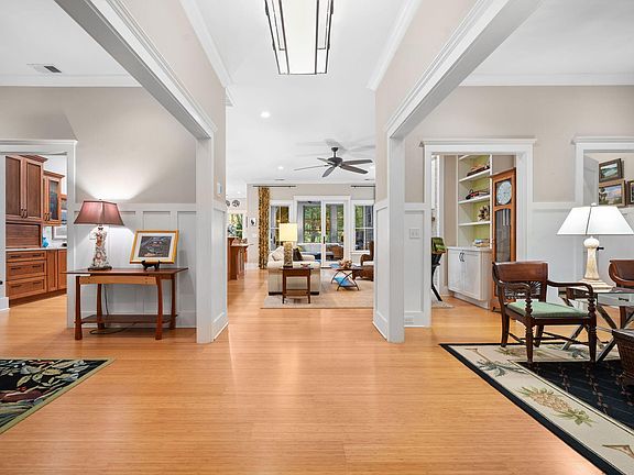 5th image of 112 Governors Dr