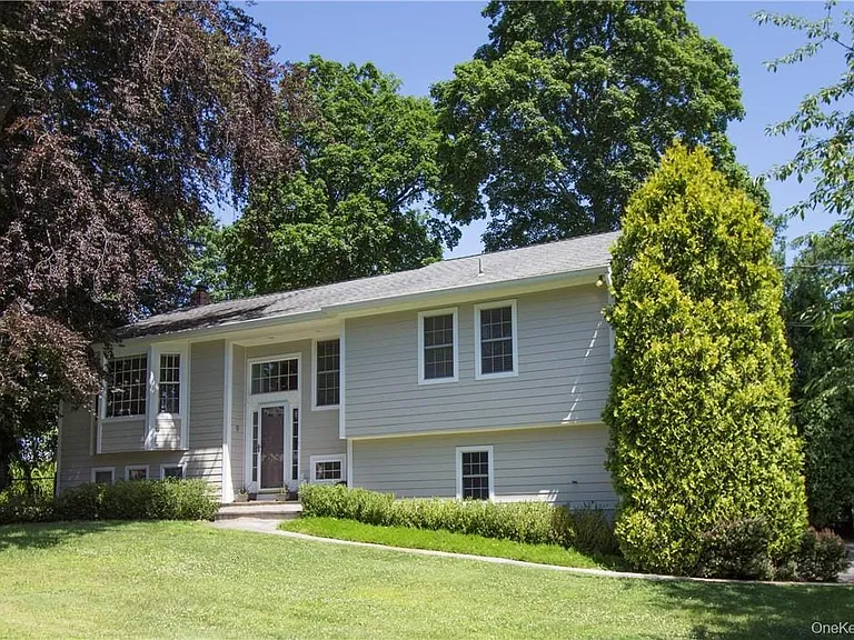 9 Franklin Ave — Photo 1
