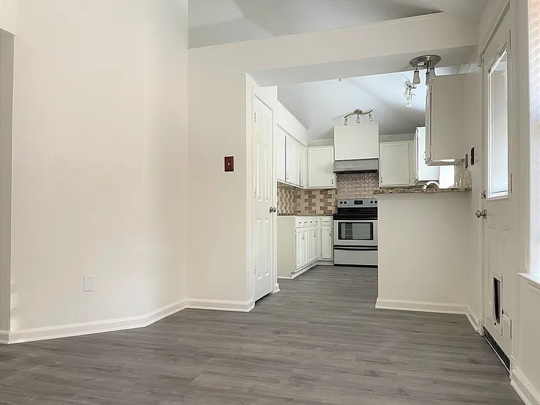 621 Phillips Dr — Photo 5