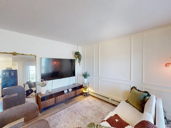 630 8th Ave SE #217, Calgary, AB T2G 5T2