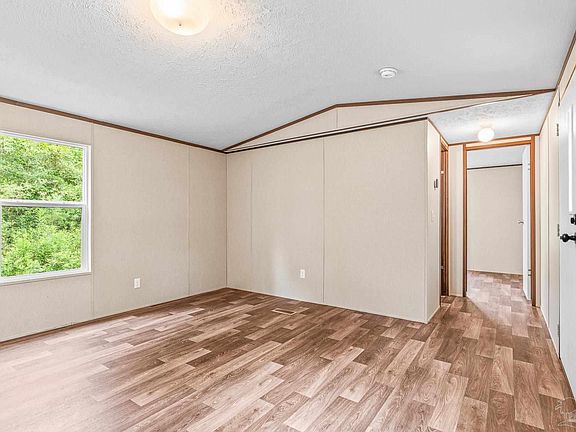 5th image of 3908 Legend Creek Dr