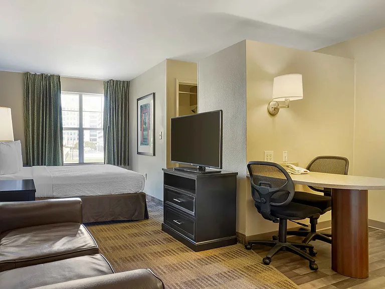 Studio Suite - 1 Queen Bed