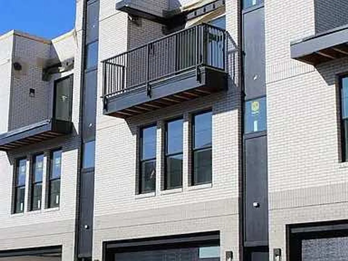 Building Photo - 1345 Keosauqua Way