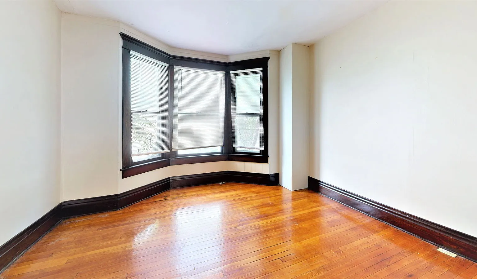 5 bed, 2.0 bath, $3,775 — Photo 4