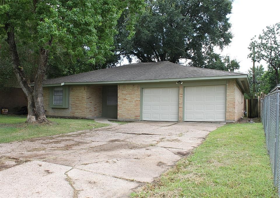 1st image of 17006 Woodburn Dr