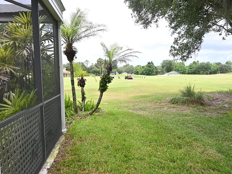 8122 Whitford Ct — Photo 15