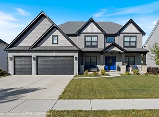 315 White Pines Ln, Oswego, IL