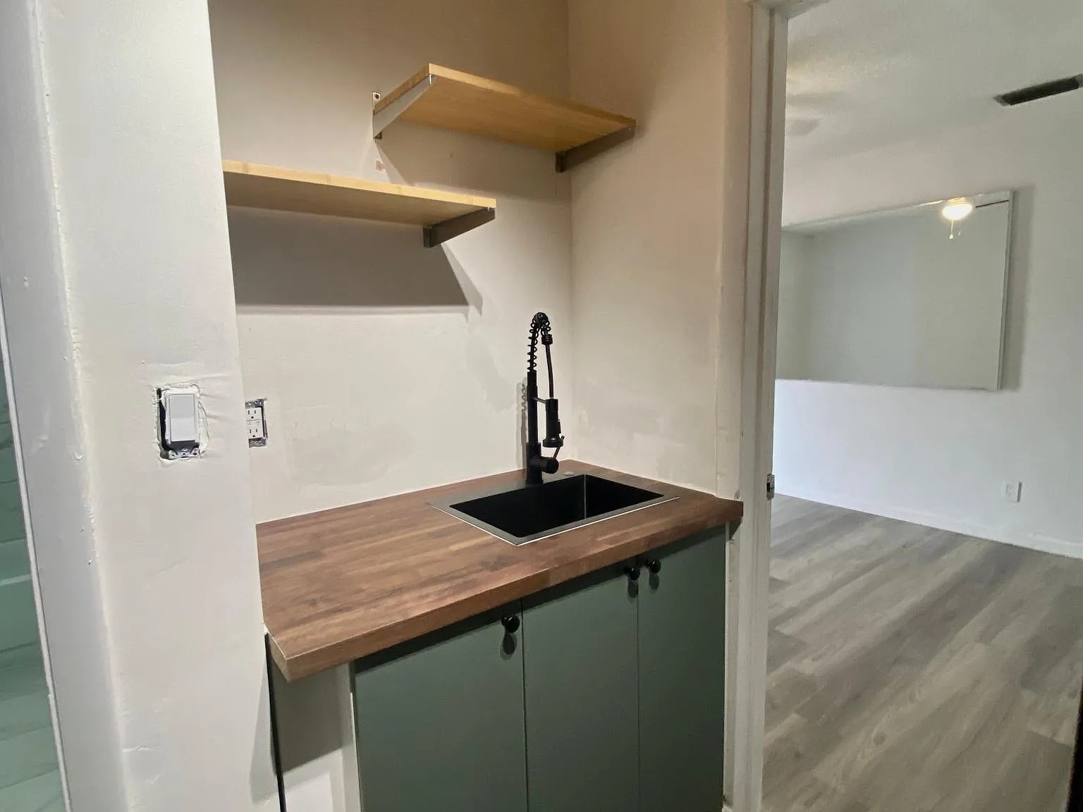 2 bed, 410 sqft, $1,700 — Photo 3