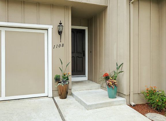 2nd image of 1108 Sussex Sq