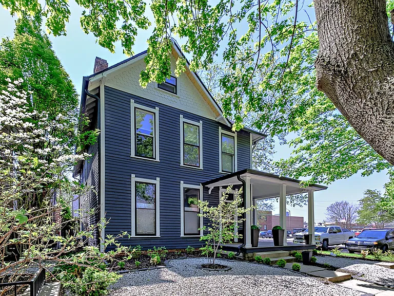 219 E 11th St — Photo 1