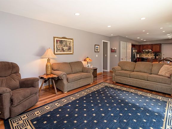 2nd image of 7457 Kingstonhill Ct