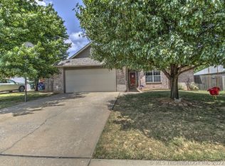 2110 W Walnut St, Collinsville, OK 74021