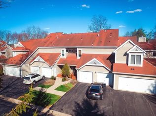 66 Red Oak Ter, Oak Ridge, NJ 07438