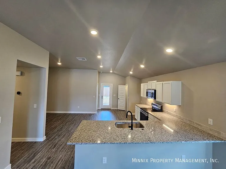 2622 Tiffin Ave — Photo 5