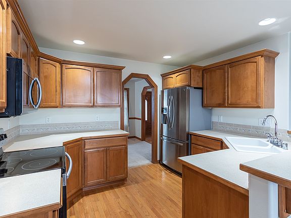 4th image of 721 Golden Hills Dr