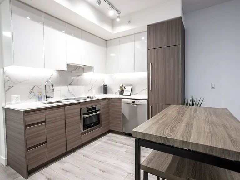 Full kitchen