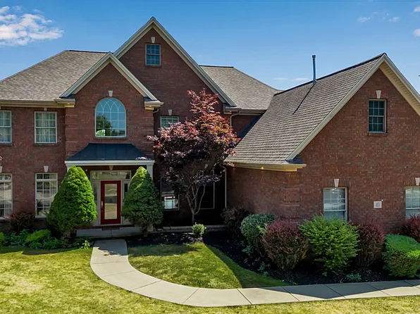 43 Ambrose Ct, Amherst, NY 14228