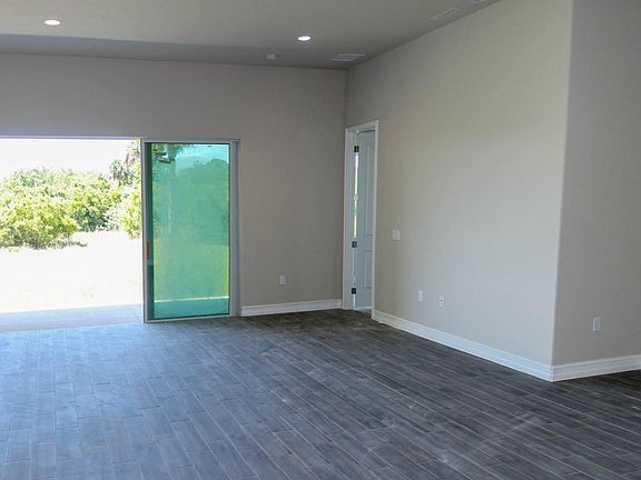 3rd image of 7087 Preserve Pointe Dr